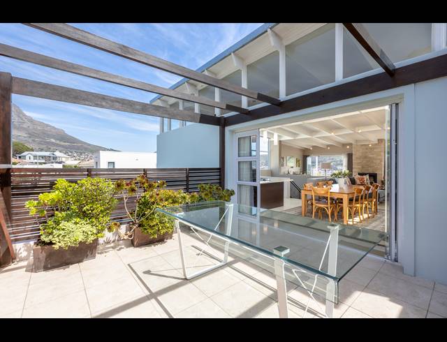 4 BEDROOM FREESTANDING FOR SALE IN VREDEHOEK